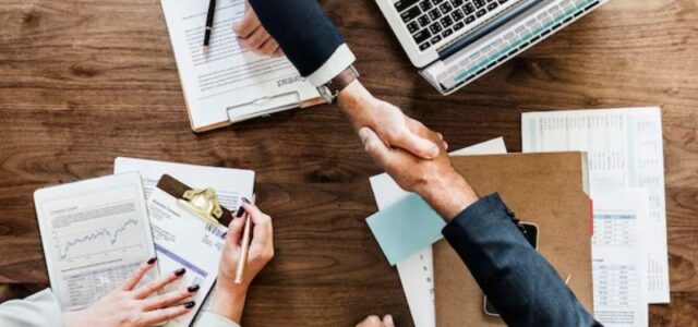 Khi thành lập công ty, bạn cần có những chiến lược rõ ràng và tìm kiếm sự hỗ trợ từ các bên liên quan.